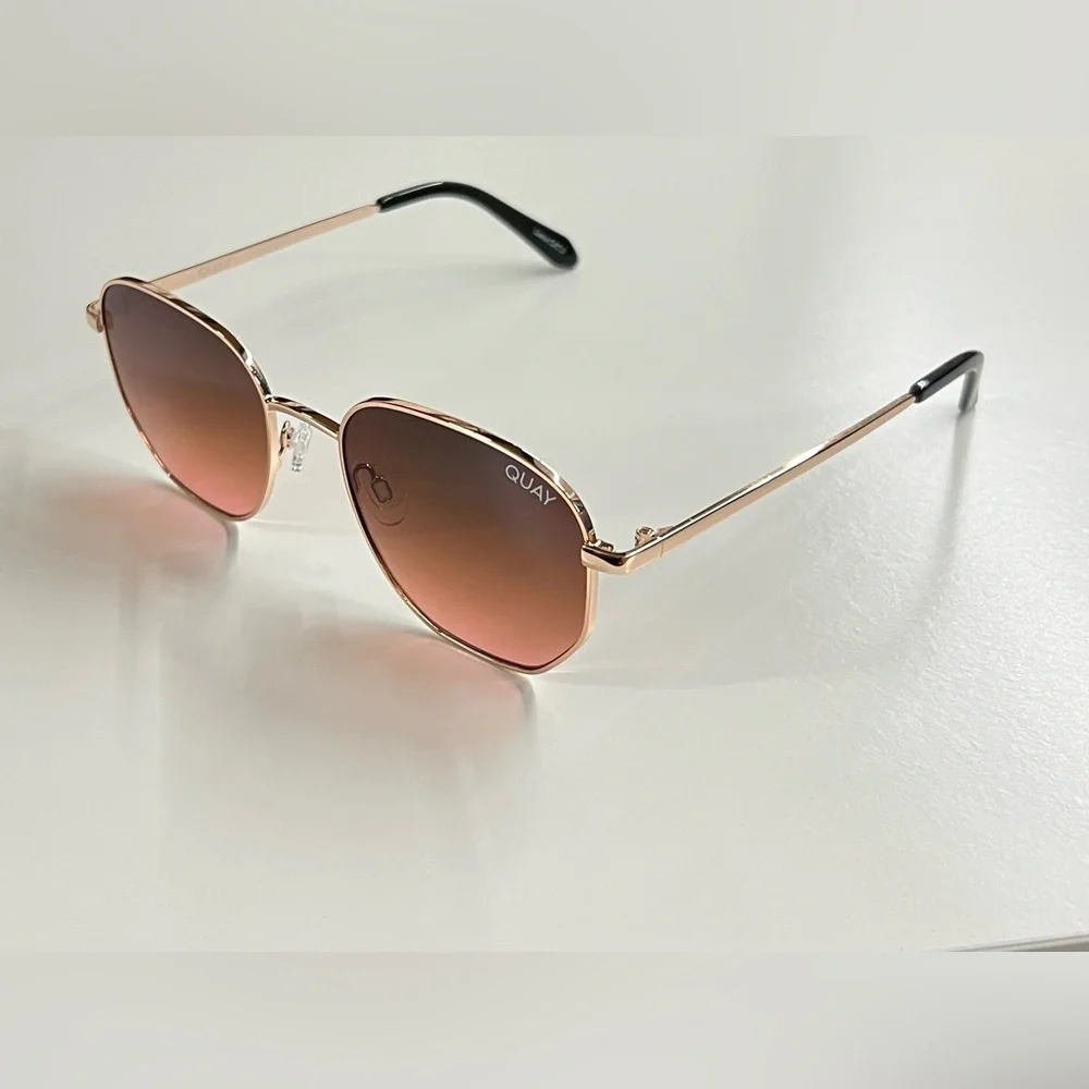 - Quay Australia Unisex Big Time Round Sunglasses